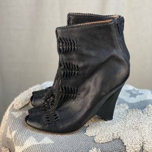 Sam Edelman Krosby black bootie size 8.5